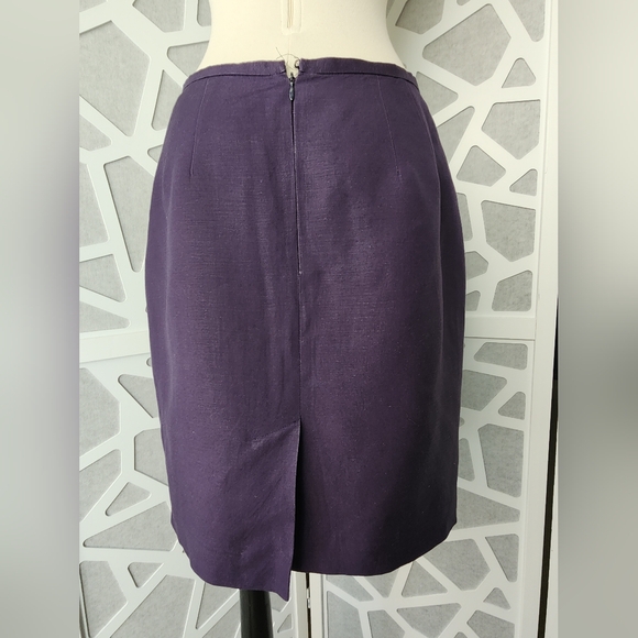 Plum Purple knee-length pencil skirt for business, casual, or cocktail. Sz. 10P - Picture 2 of 7